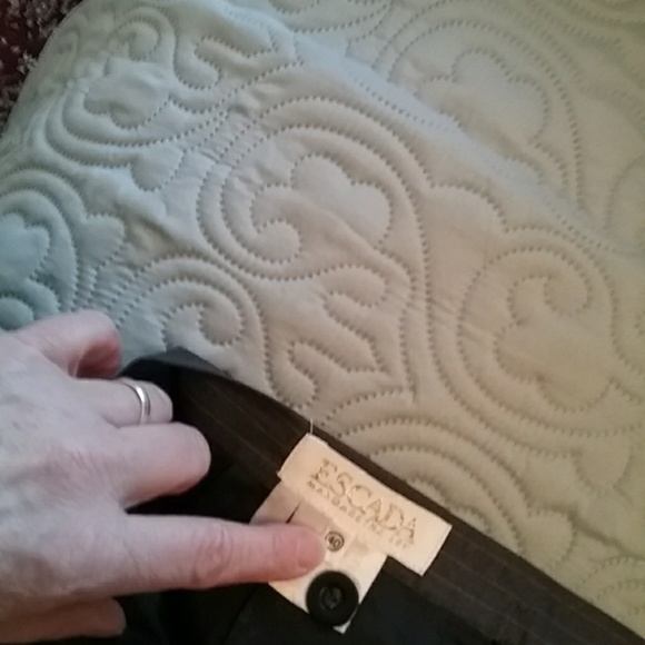 Escada grey pinstripe skirt - Picture 3 of 7